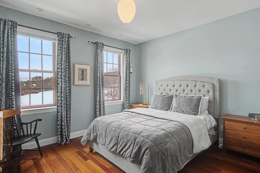 Photo of 4517 Oak Hill