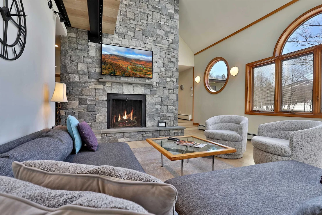 Photo of 426 Roaring Brook