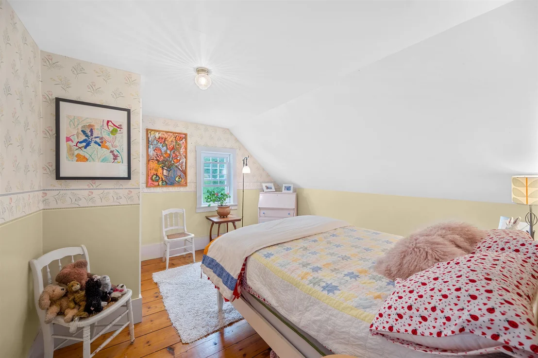 Photo of 323 Calais