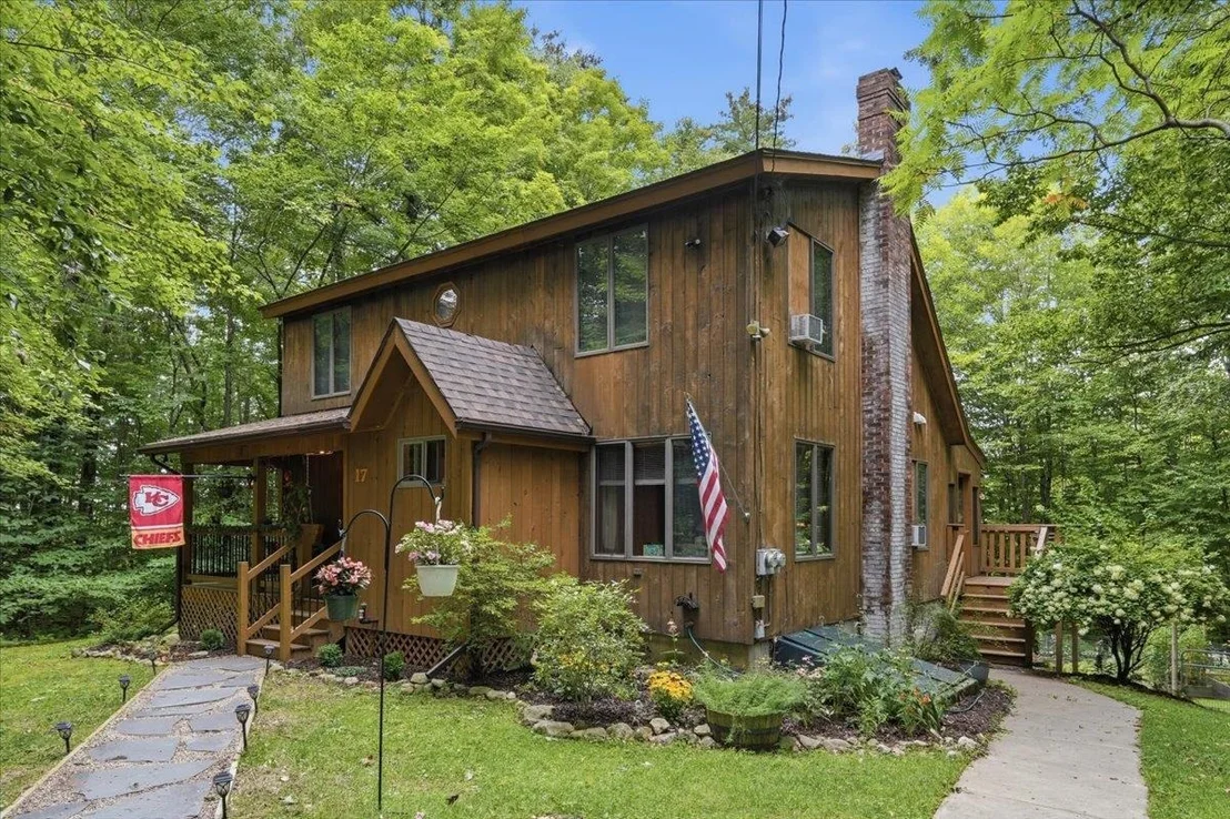 Photo of 17 Forest Ridge