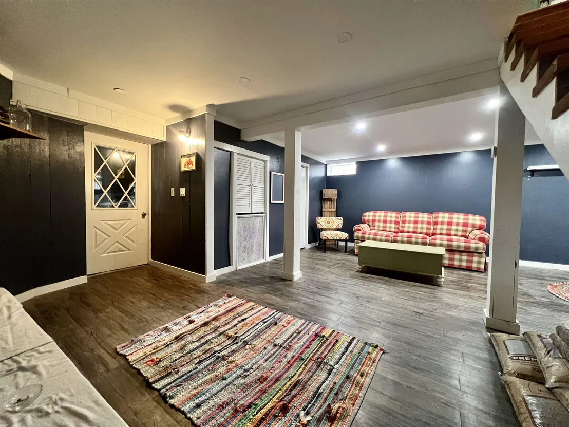 Photo of 883 Smead