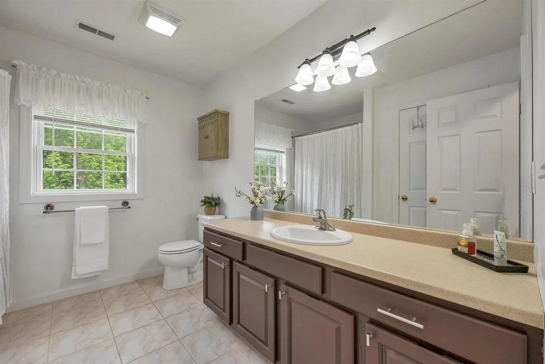 Photo of 537 Pingree Hill