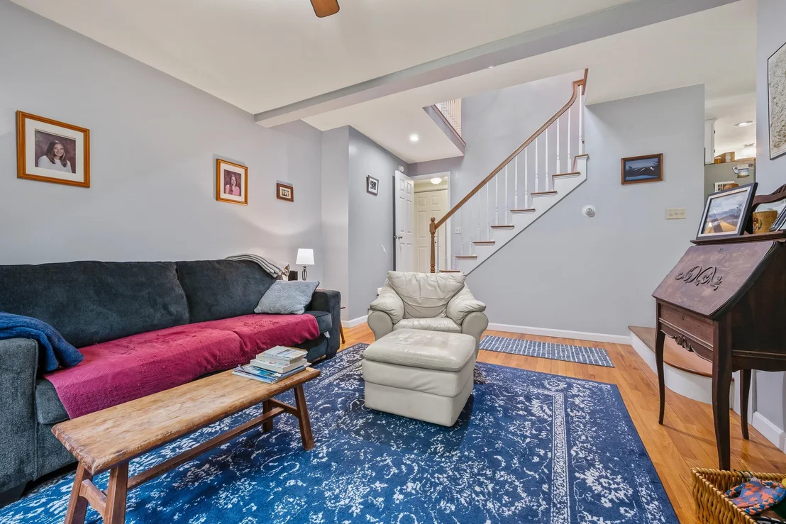Photo of 100 Colonial