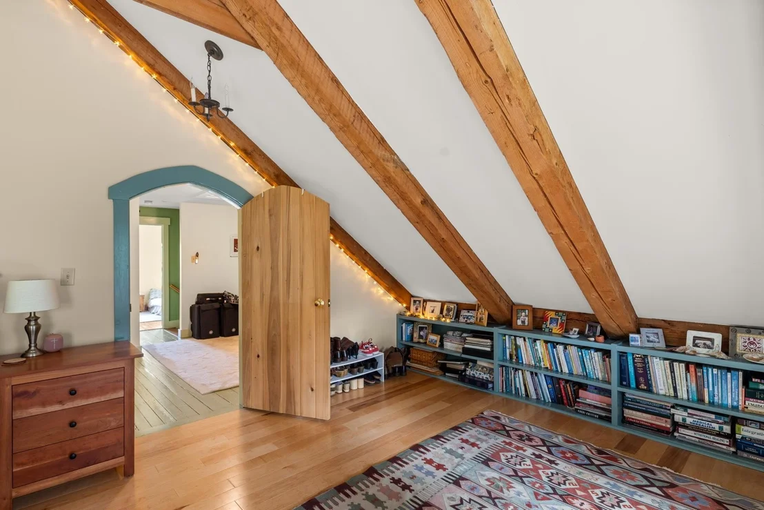 Photo of 1076 Brown Hill