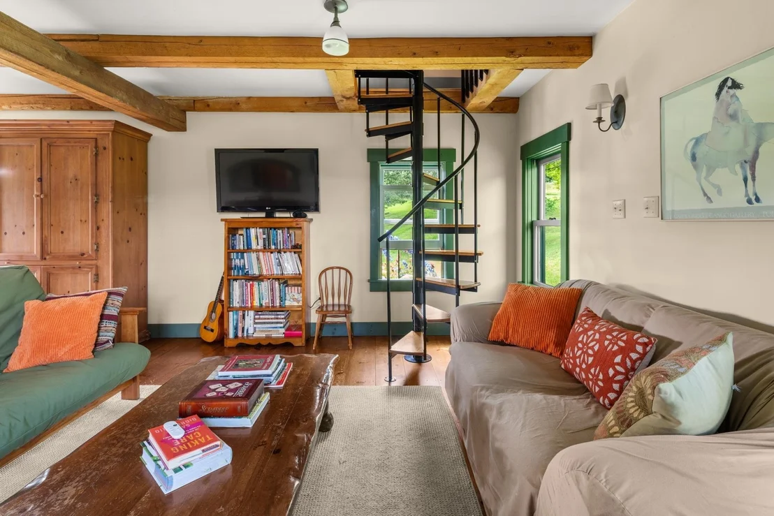 Photo of 1076 Brown Hill