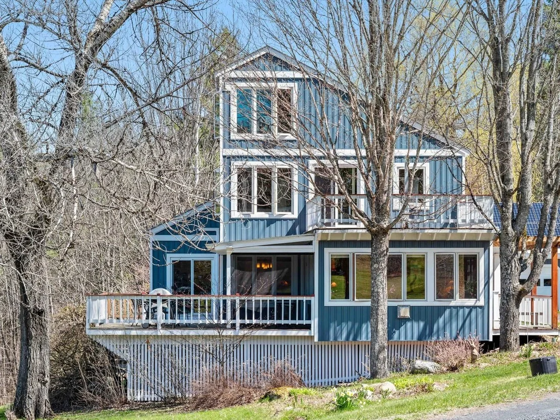 Photo of 2381 Middle