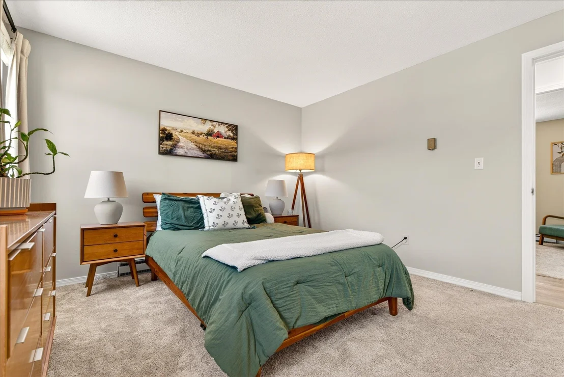 Photo of 681 Colonial