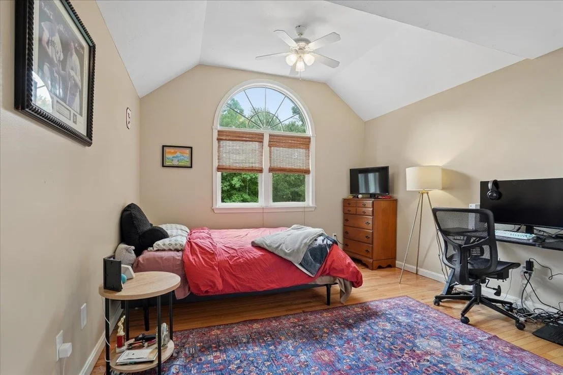 Photo of 72 Oakmont