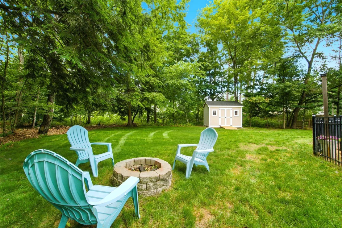 Photo of 3 Taconic