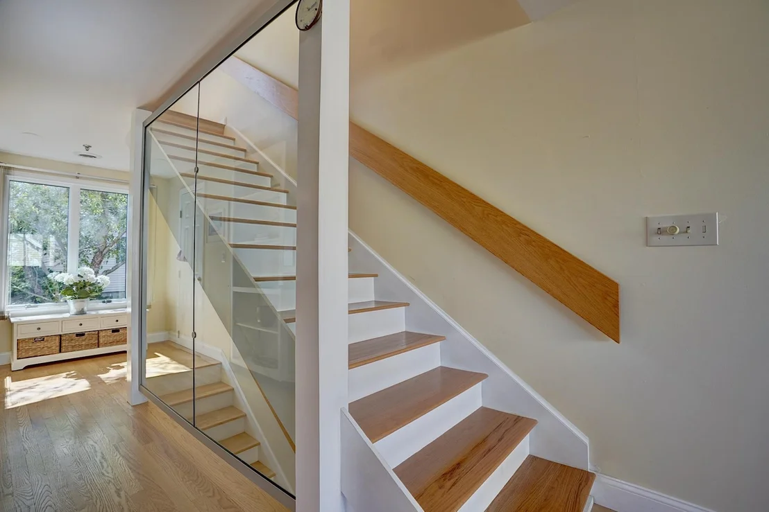 Photo of Unit 27 at 989 Ocean