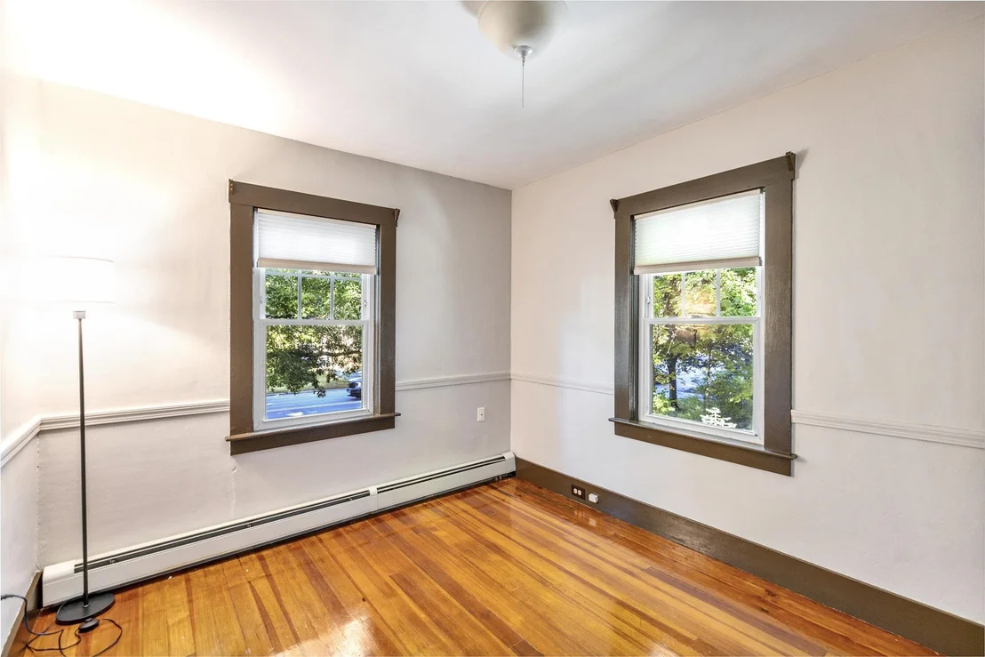 Photo of 370 Main