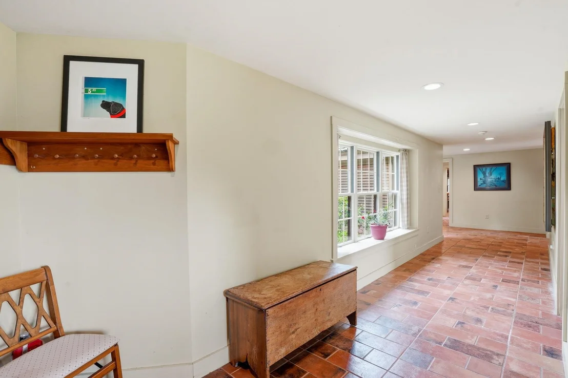 Photo of 515 E Surry