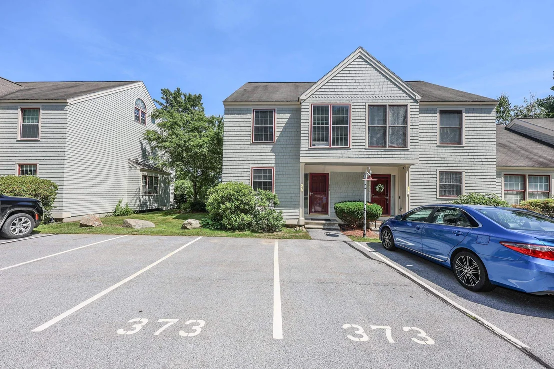 Photo of Unit 373 at 1465 Hooksett