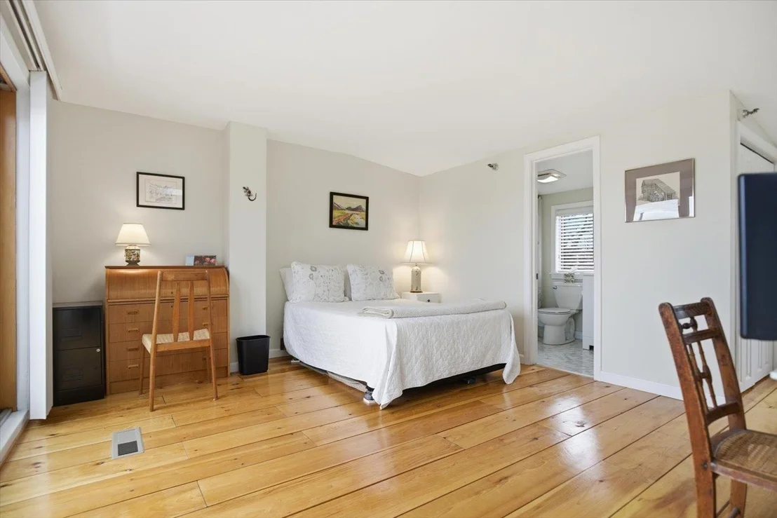 Photo of Unit 8 at 989 Ocean