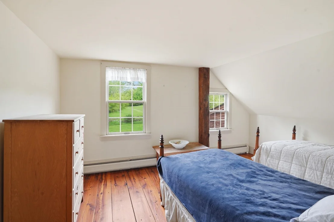Photo of 515 E Surry