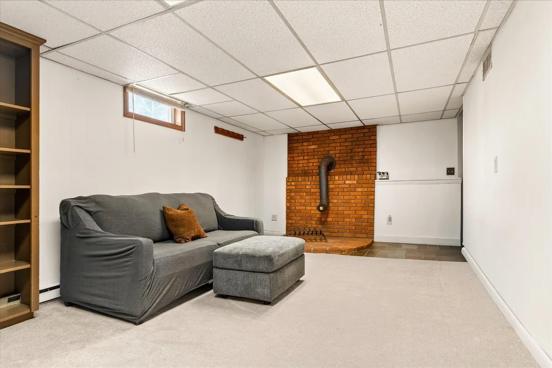 Photo of 681 Colonial