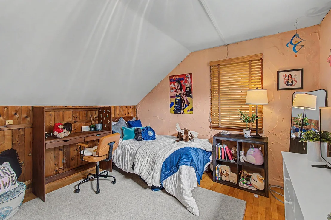 Photo of 2212 Symonds Mill