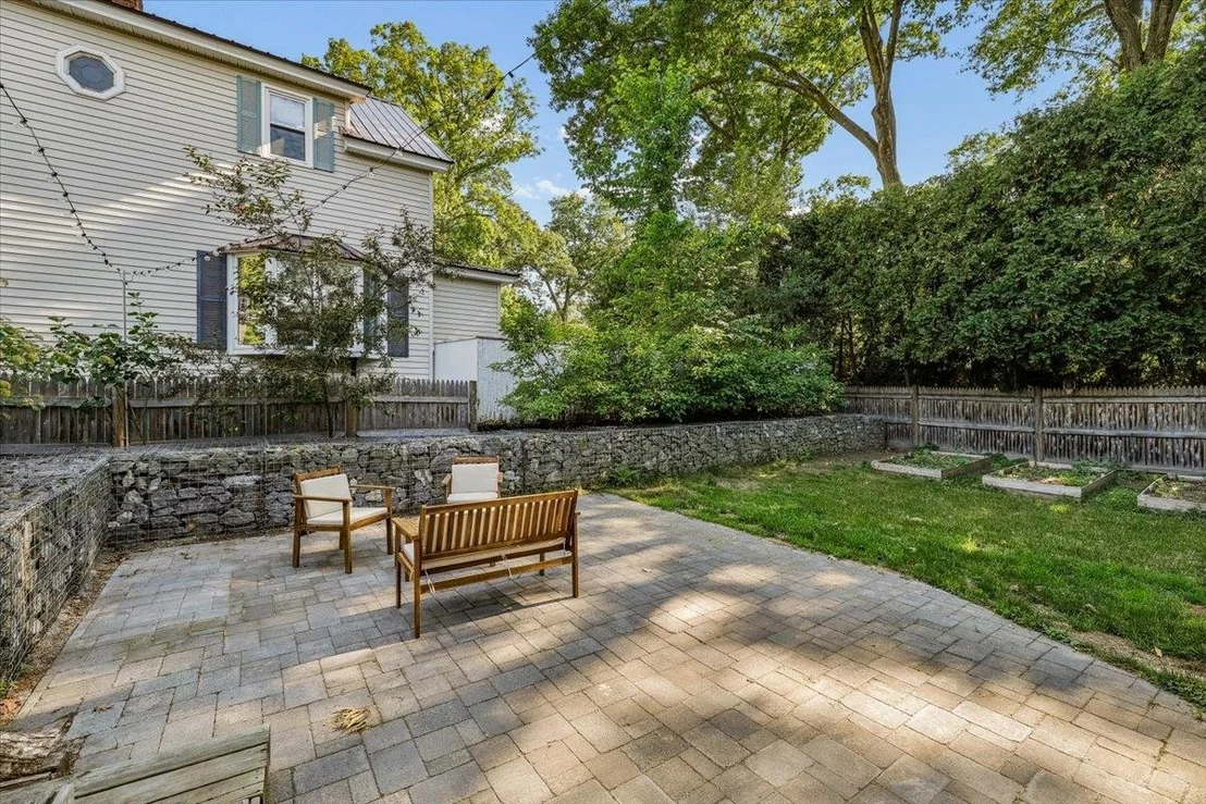 Photo of 838 Maple