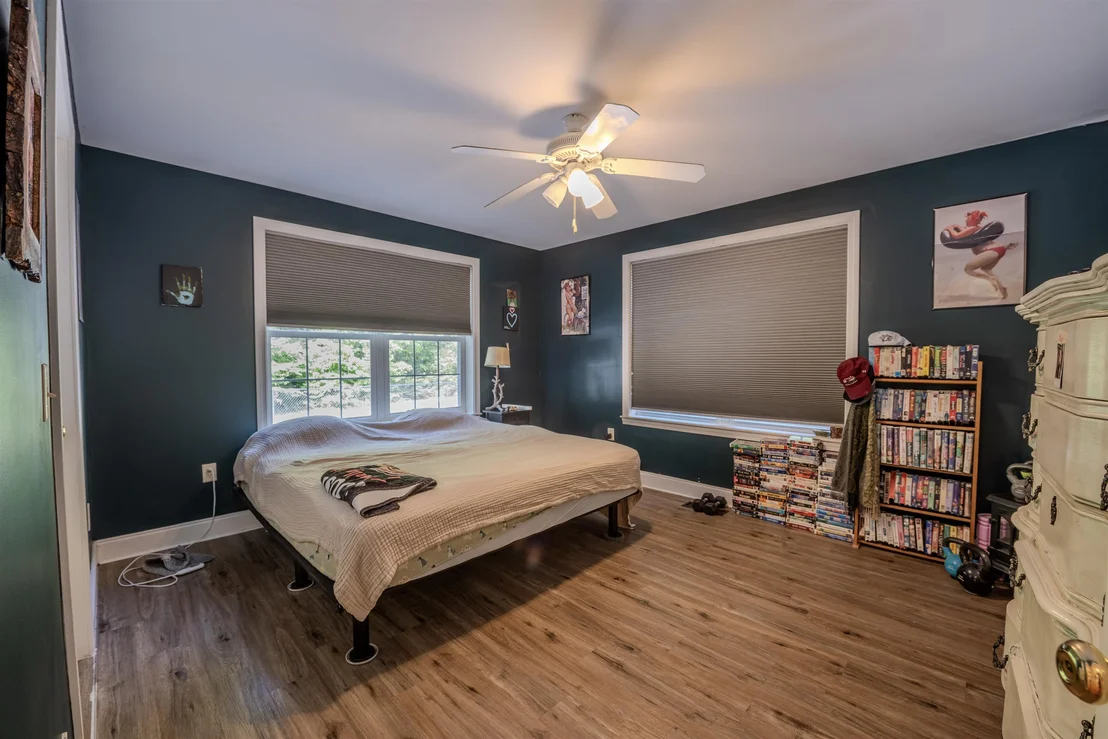 Photo of 633 1st Crown Point