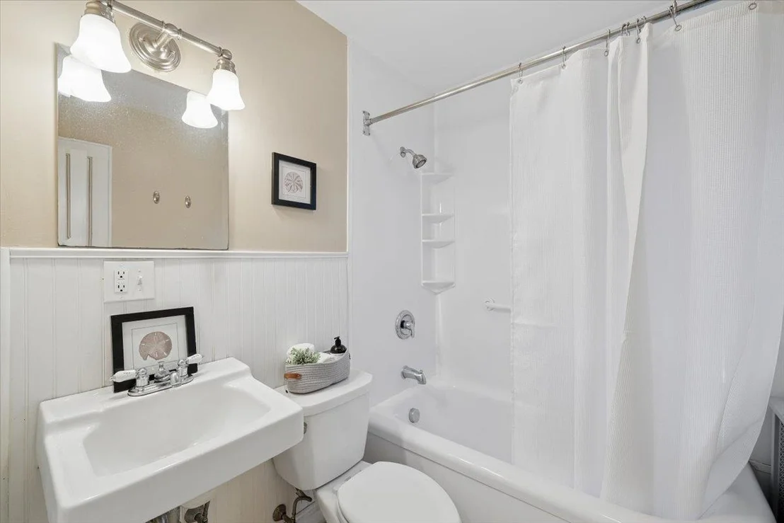 Photo of 838 Maple