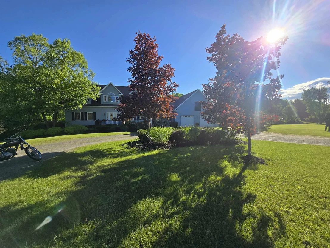 Photo of 892 Burton Hill