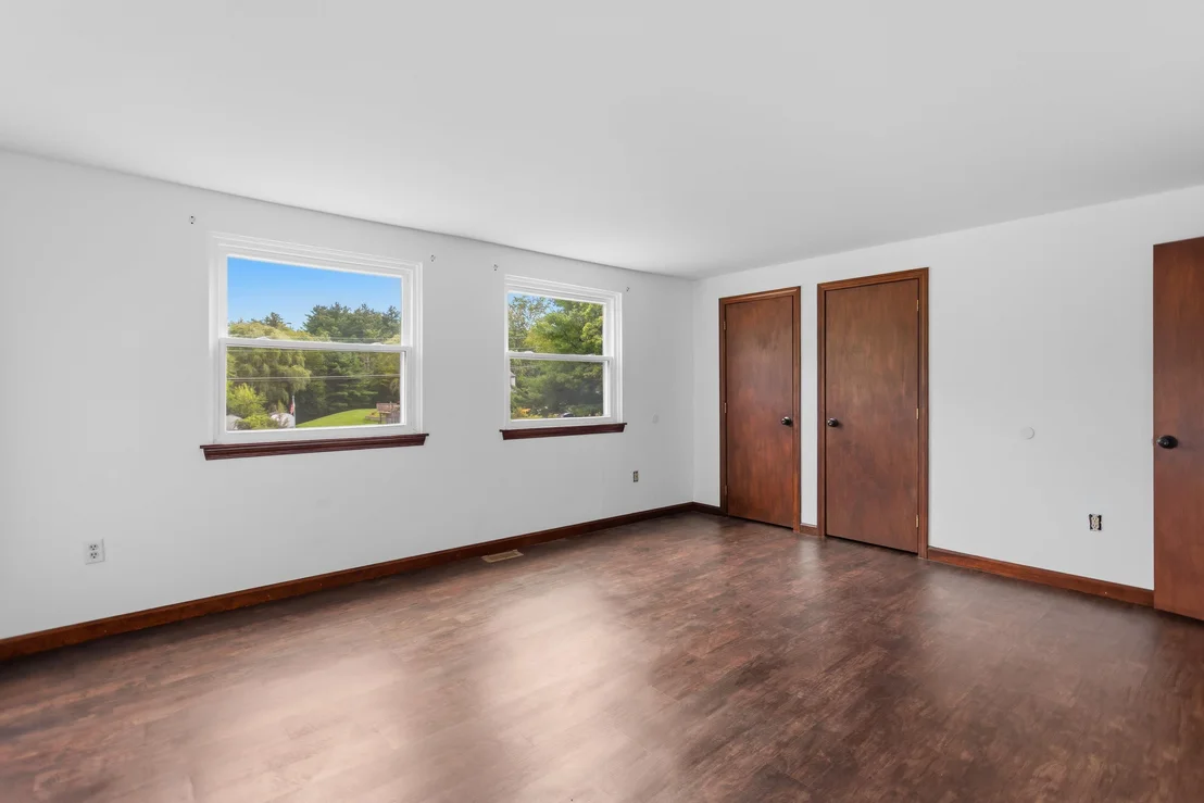 Photo of Unit UNITLUNITR at 31 Juniper
