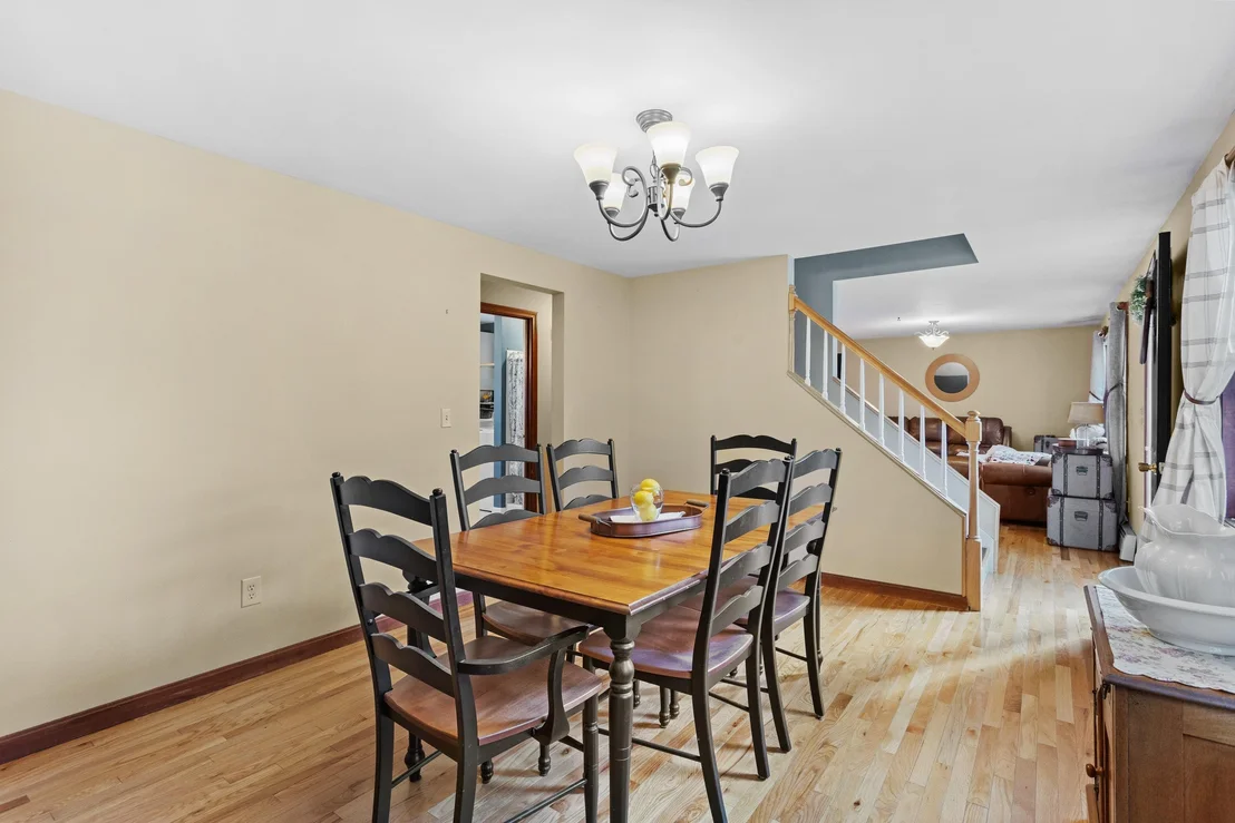 Photo of 345 Davison