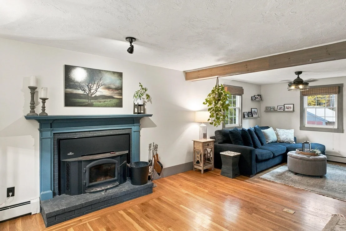 Photo of 9 Holt