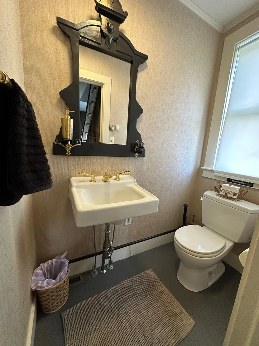 Photo of 818 Danby Hill