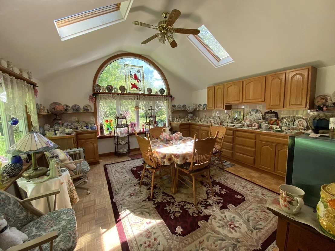 Photo of 985 Chapel Hill