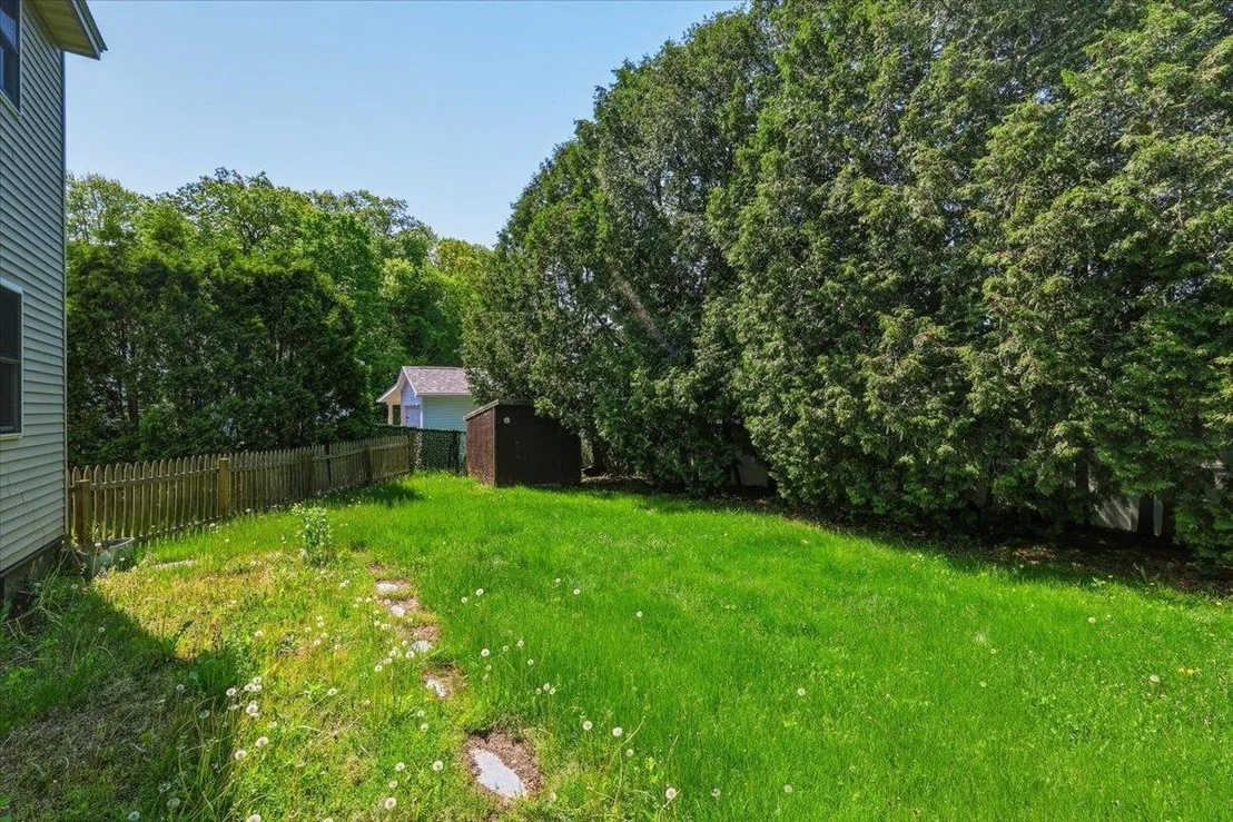 Photo of 23 Blondin