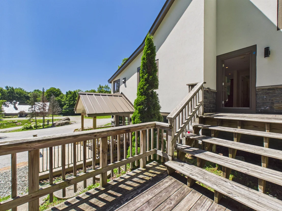 Photo of Unit UNITD at 300 Trailside