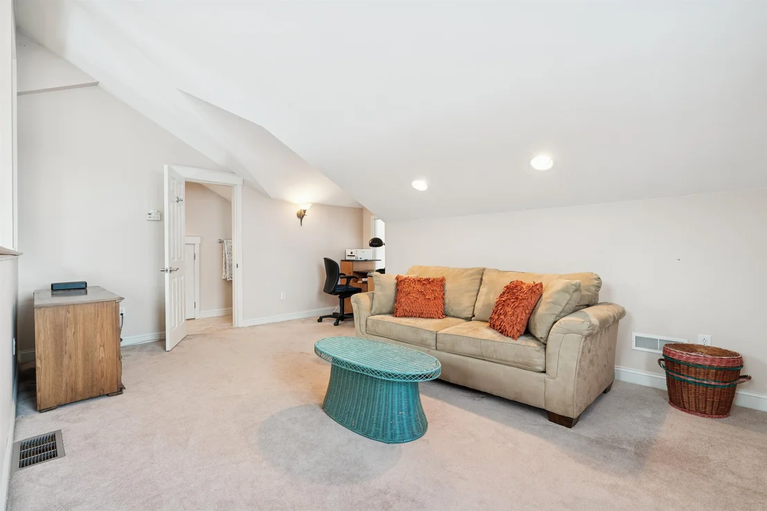Photo of Unit 3B at 580 Murphys