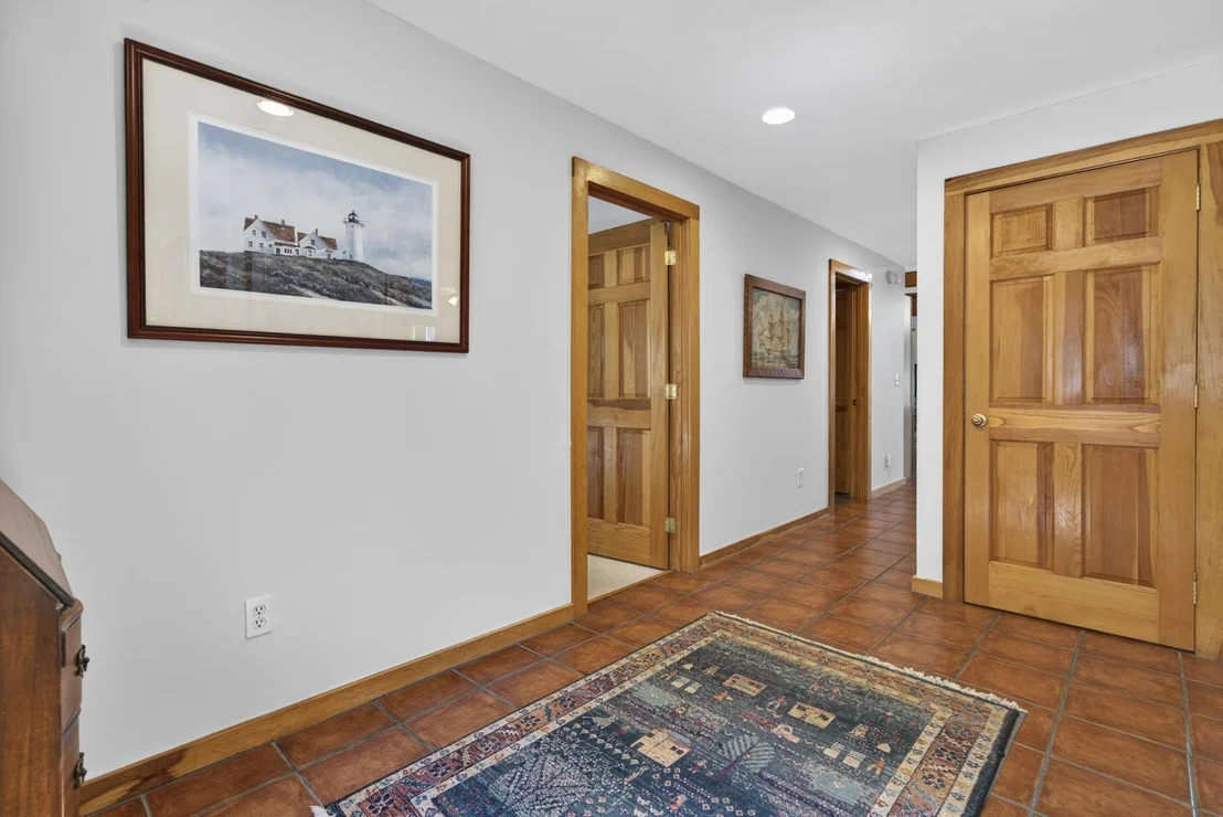 Photo of 2221 Valley