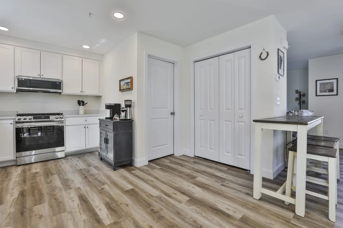 Photo of Unit B at 4 Bovee