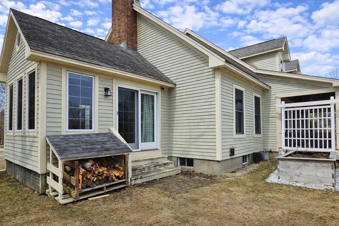 Photo of 692 Old Walpole