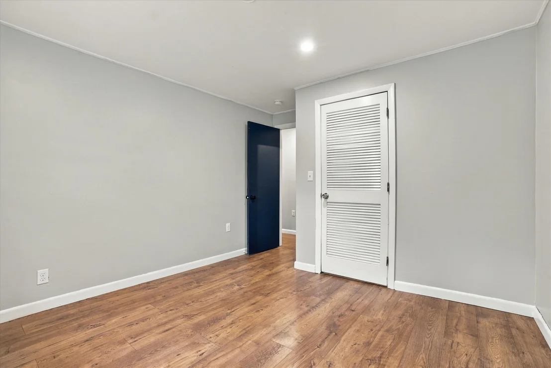 Photo of 13 Rowell