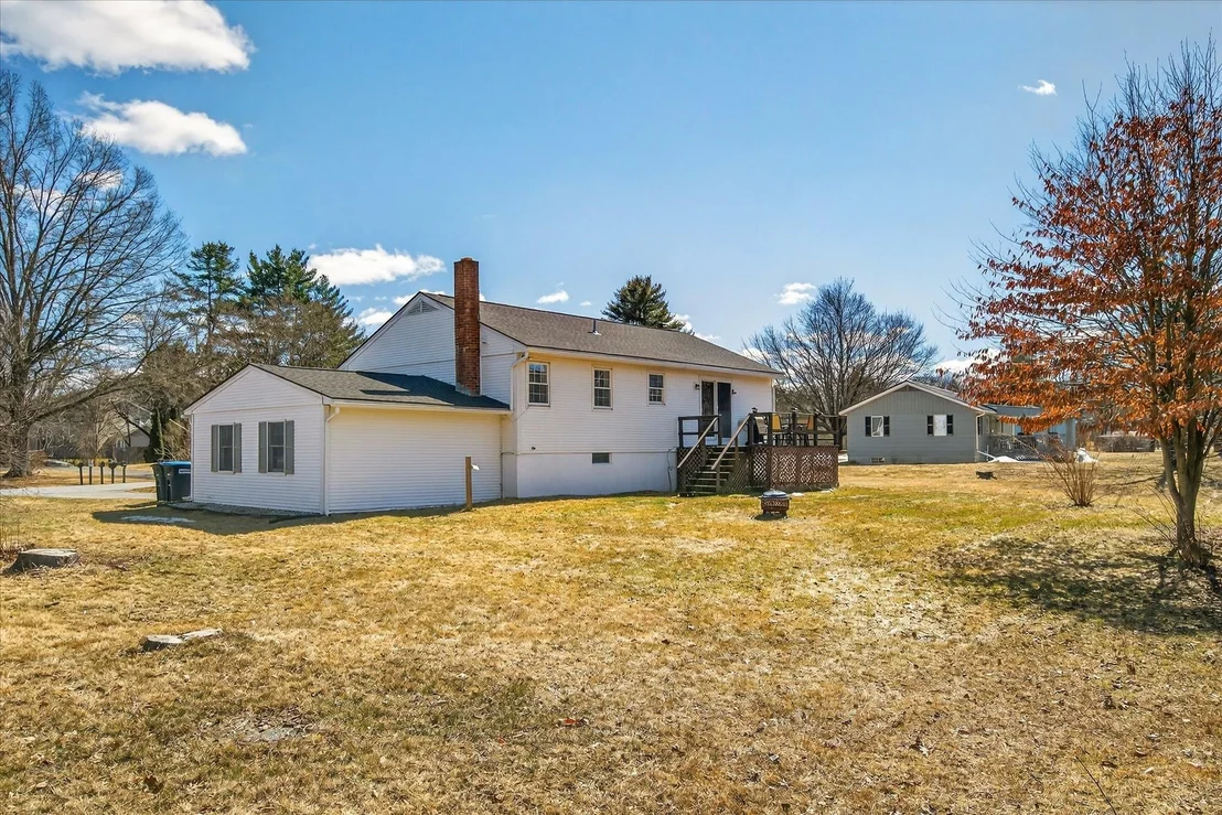Photo of 681 Colonial