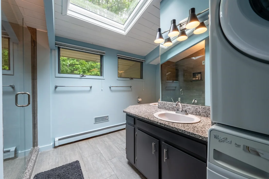 Photo of 477 Morgan