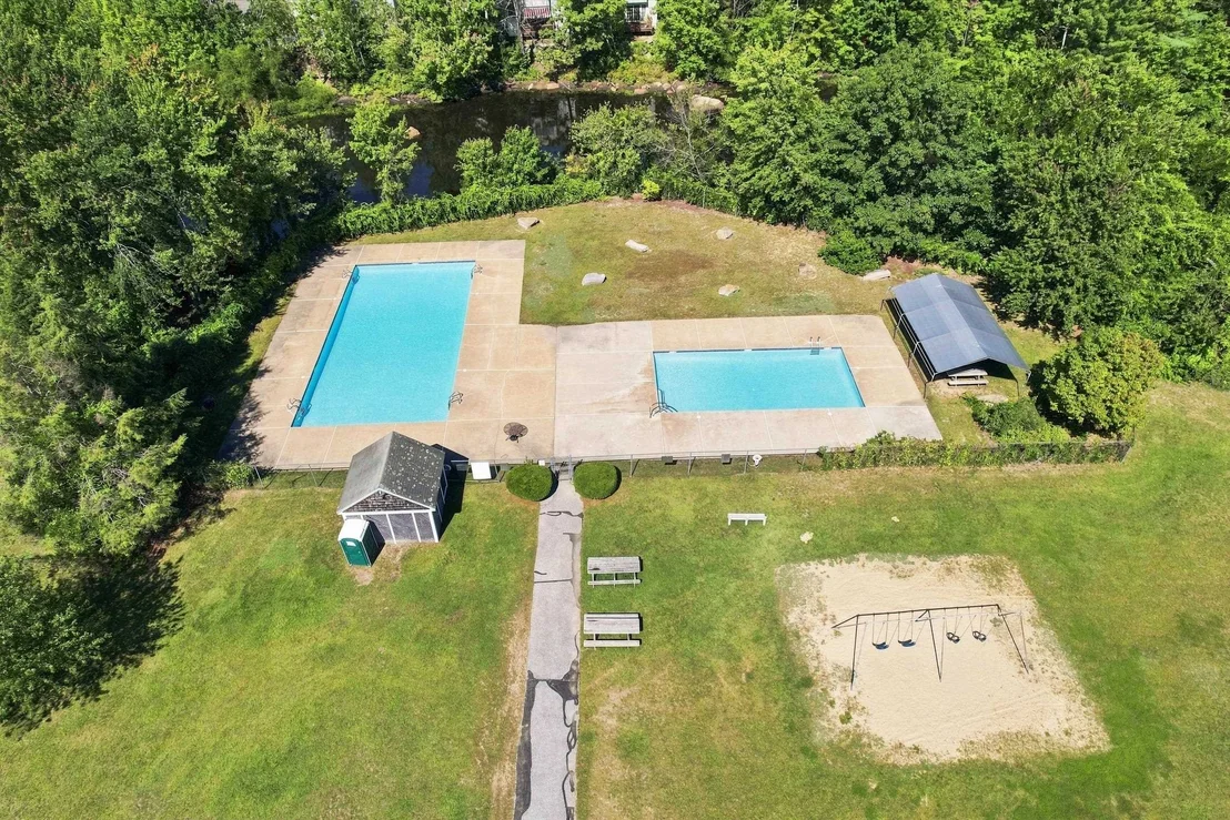 Photo of Unit 214 at 1465 Hooksett