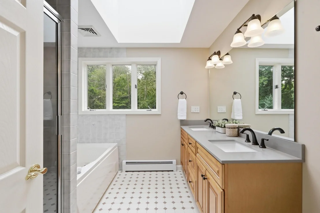 Photo of 8 Bear Hill
