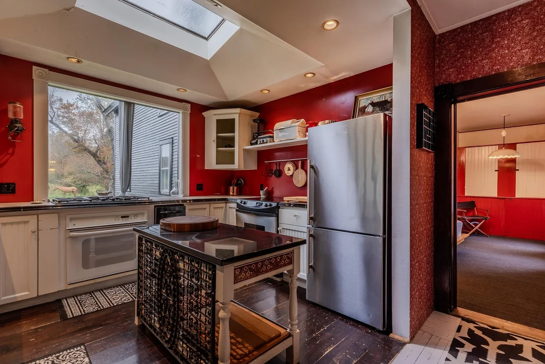 Photo of 818 Danby Hill