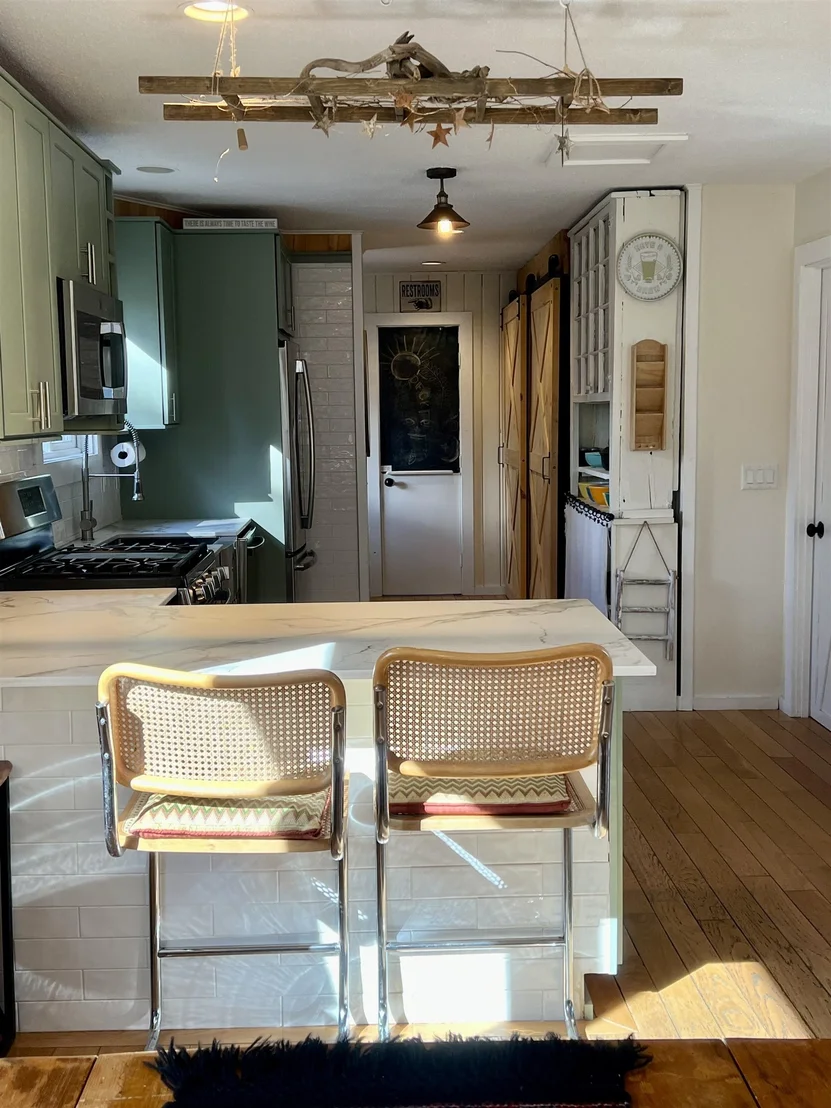 Photo of 883 Smead