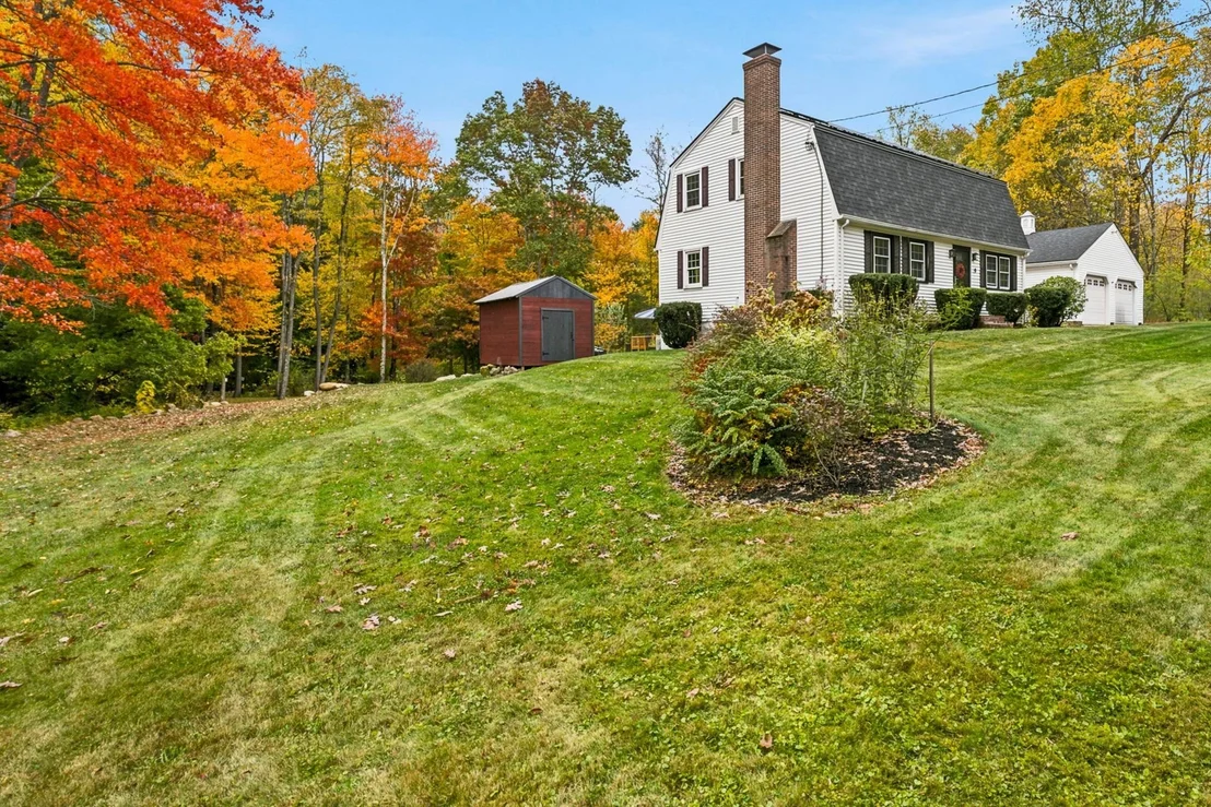 Photo of 9 Holt