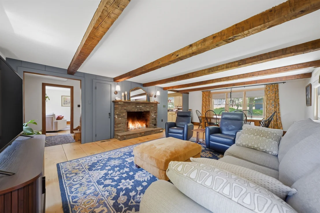 Photo of 291 Halfmoon Pond
