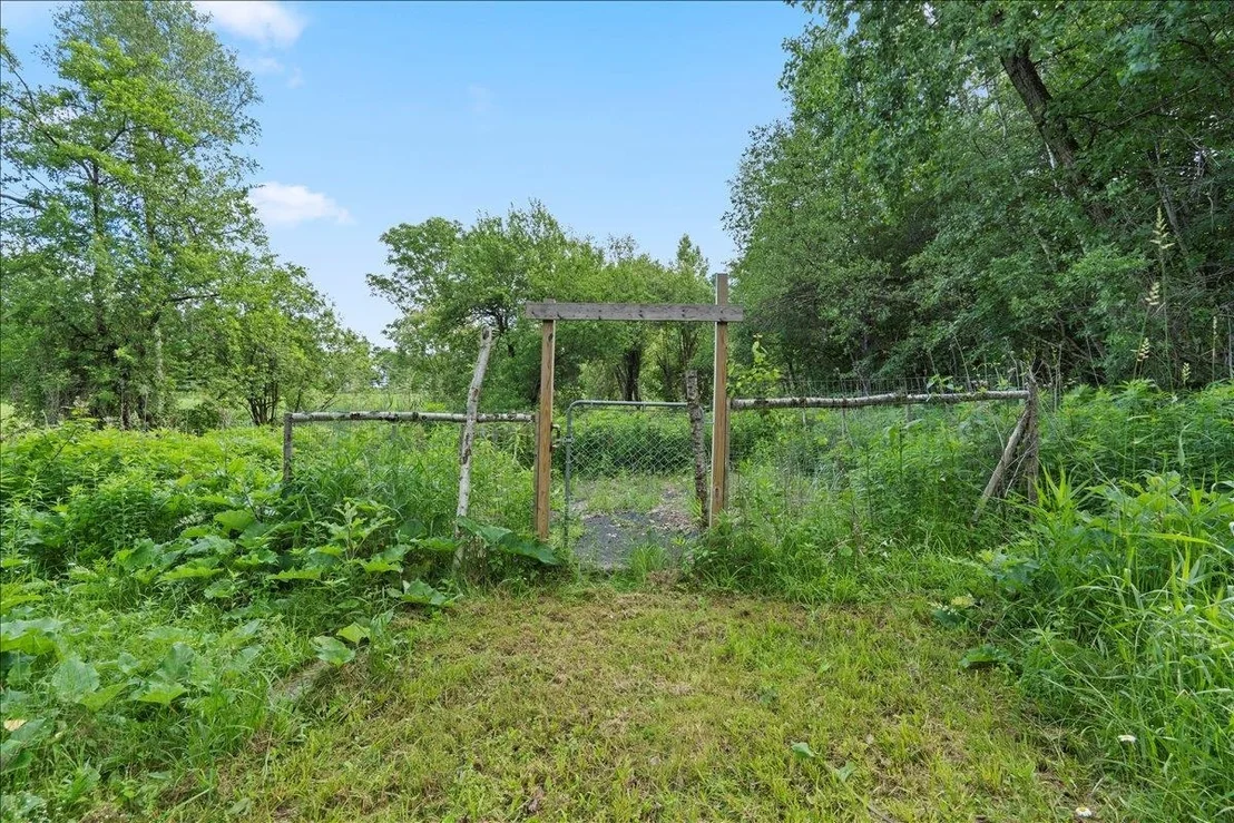 Photo of 3058 Perley