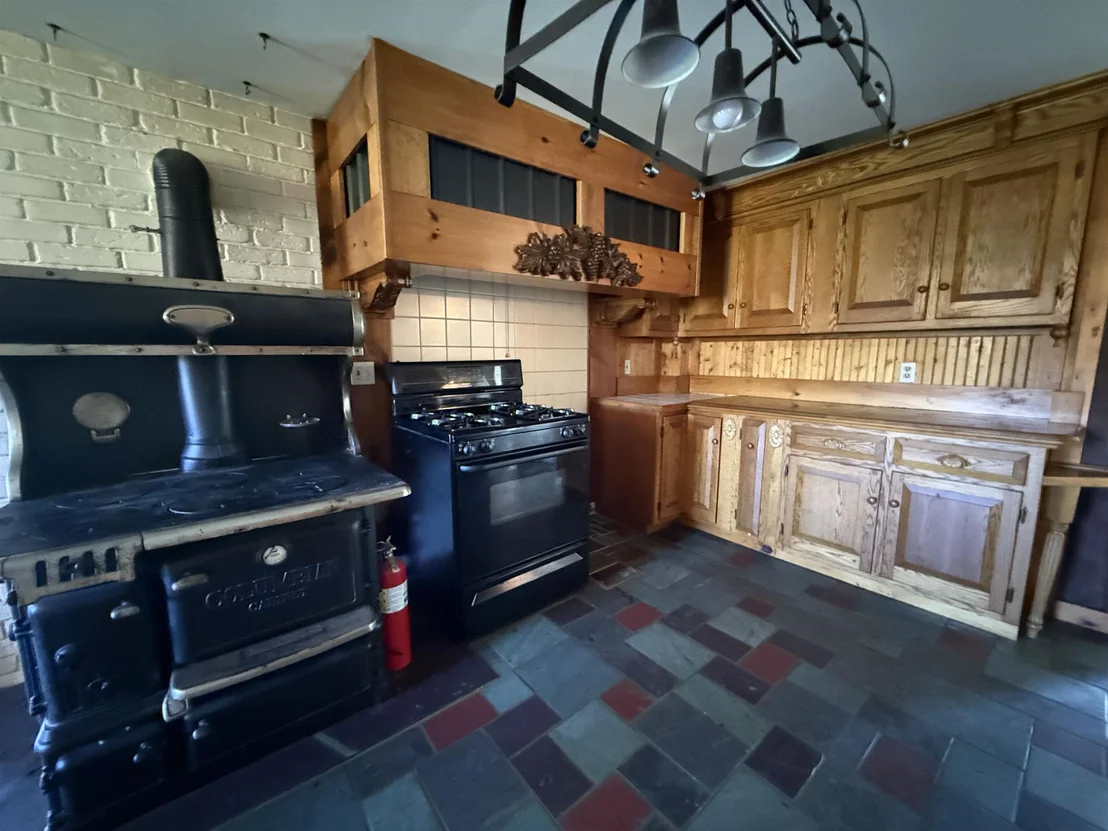 Photo of 6614 Main