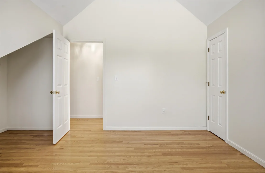 Photo of 6 Meadowood