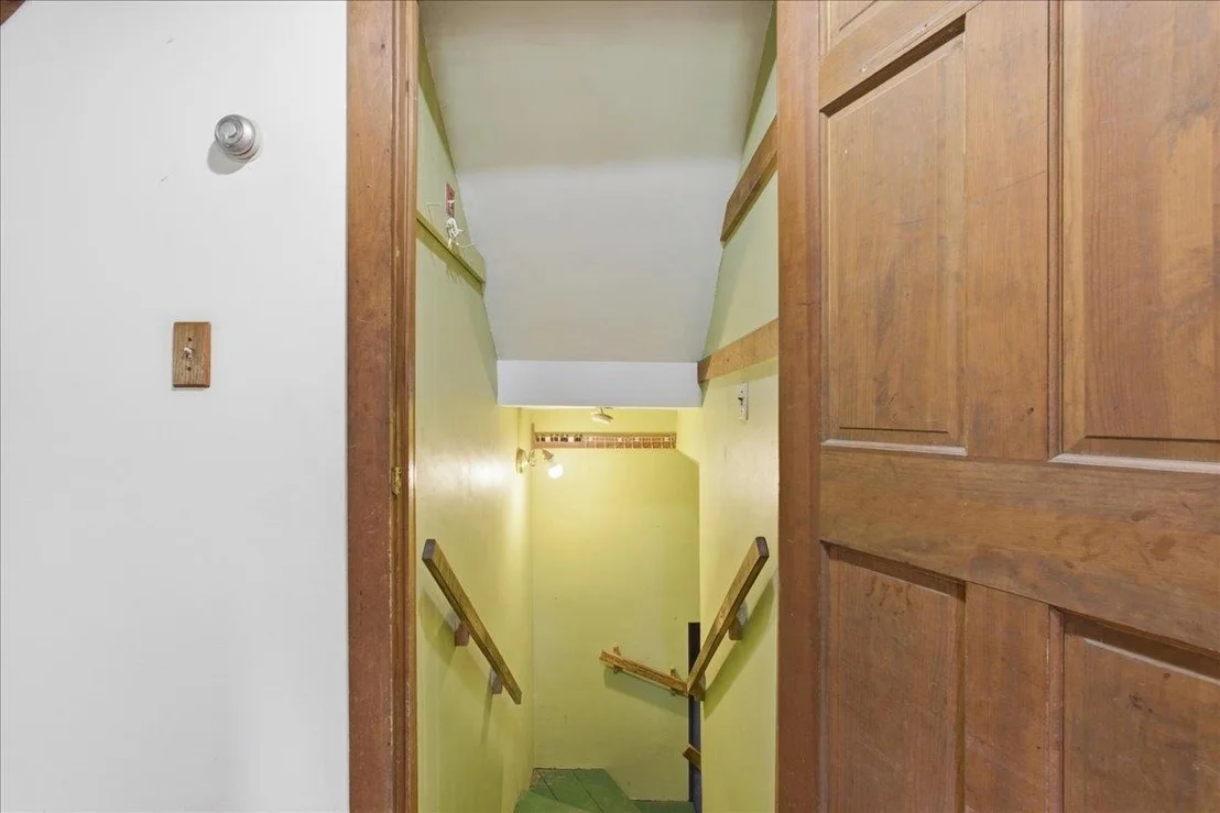 Photo of 1378 Hallstrom