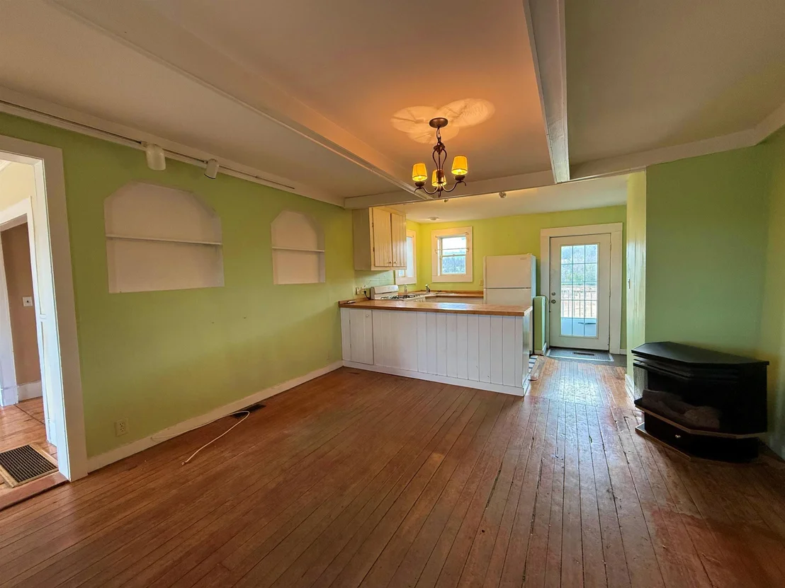 Photo of 2570 Maple Hill